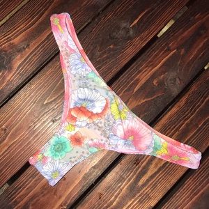 Victoria secret, Itsy bathing suit bottoms